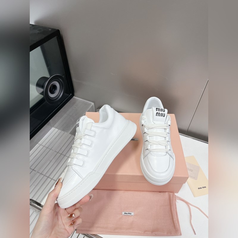 繆繆miumiu2026新款 火爆款髒髒鞋 小白鞋 今年主推款 複古做舊時尚 簡