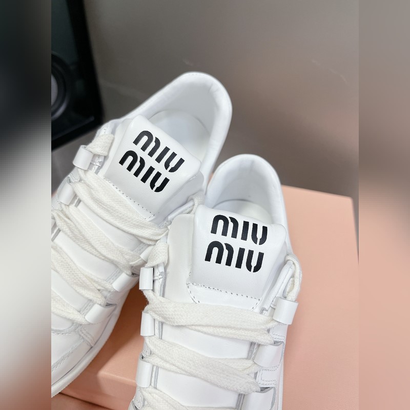 繆繆miumiu2026新款 火爆款髒髒鞋 小白鞋 今年主推款 複古做舊時尚 簡