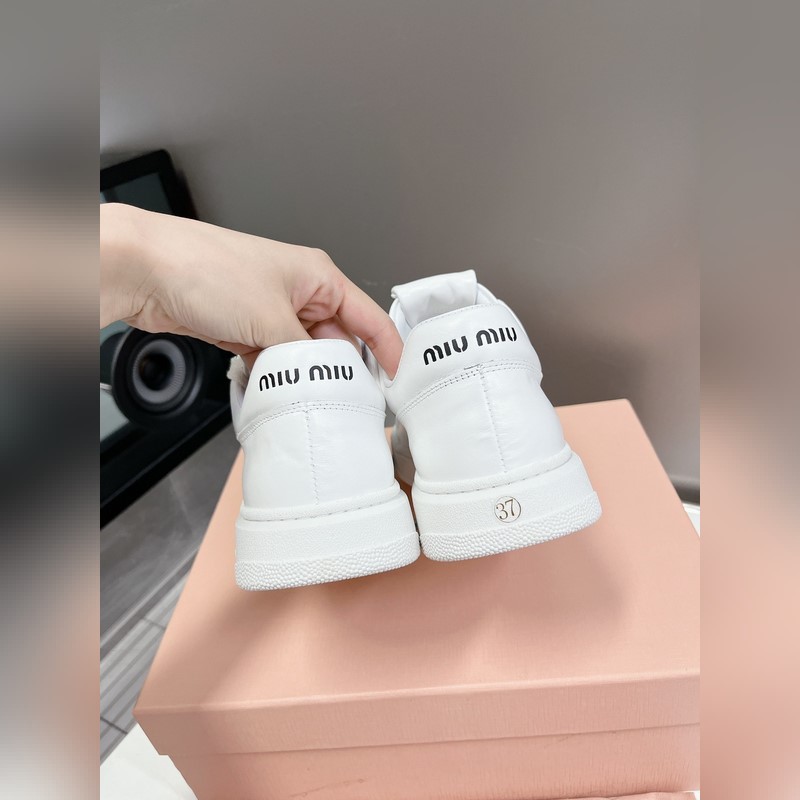 繆繆miumiu2026新款 火爆款髒髒鞋 小白鞋 今年主推款 複古做舊時尚 簡