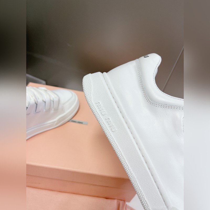 繆繆miumiu2026新款 火爆款髒髒鞋 小白鞋 今年主推款 複古做舊時尚 簡