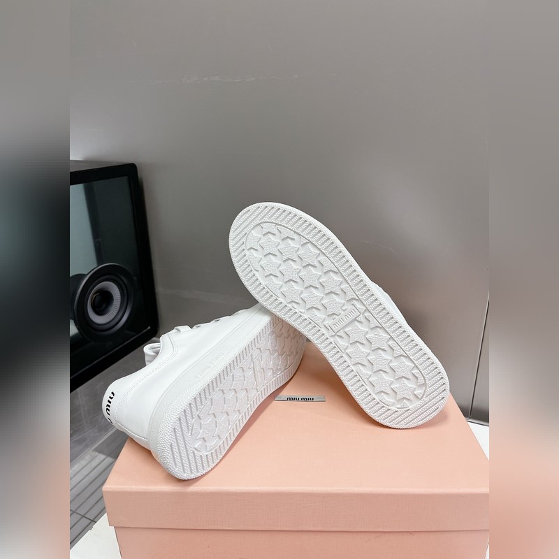 繆繆miumiu2026新款 火爆款髒髒鞋 小白鞋 今年主推款 複古做舊時尚 簡