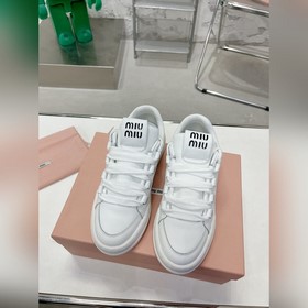 繆繆miumiu2026新款 火爆款髒髒鞋 小白鞋 主推款 複古做舊時尚 簡約高