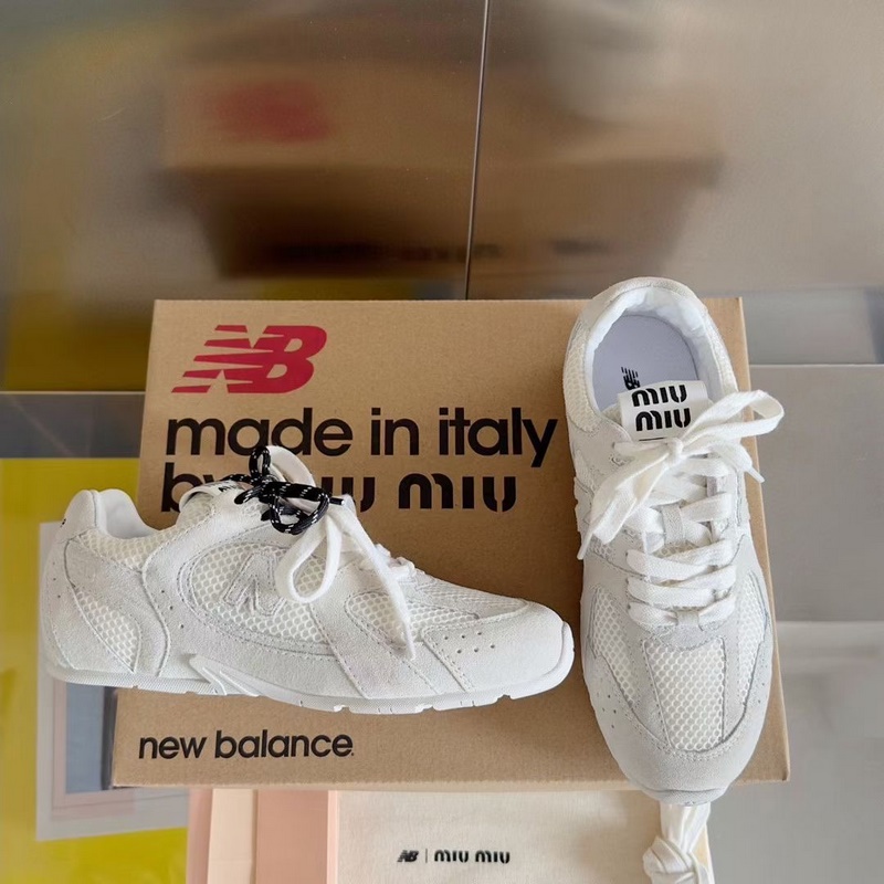 Miumiu x New Balance 聯(lián)名款NB運(yùn)動(dòng)鞋女 Miu Miu 繆