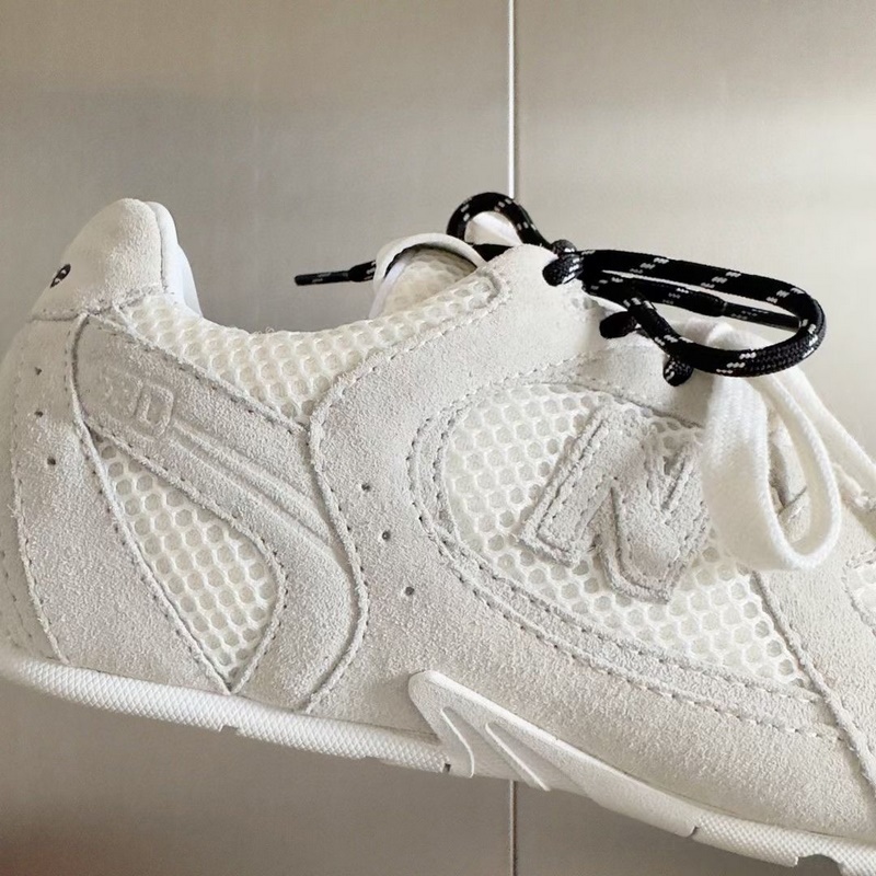 Miumiu x New Balance 聯(lián)名款NB運(yùn)動(dòng)鞋女 Miu Miu 繆