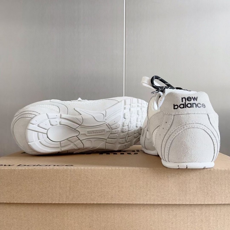 Miumiu x New Balance 聯(lián)名款NB運(yùn)動(dòng)鞋女 Miu Miu 繆