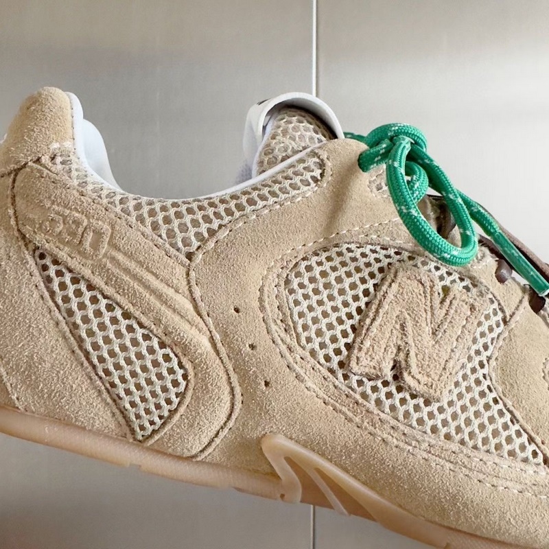 Miumiu x New Balance 聯(lián)名款NB運(yùn)動(dòng)鞋女 Miu Miu 繆
