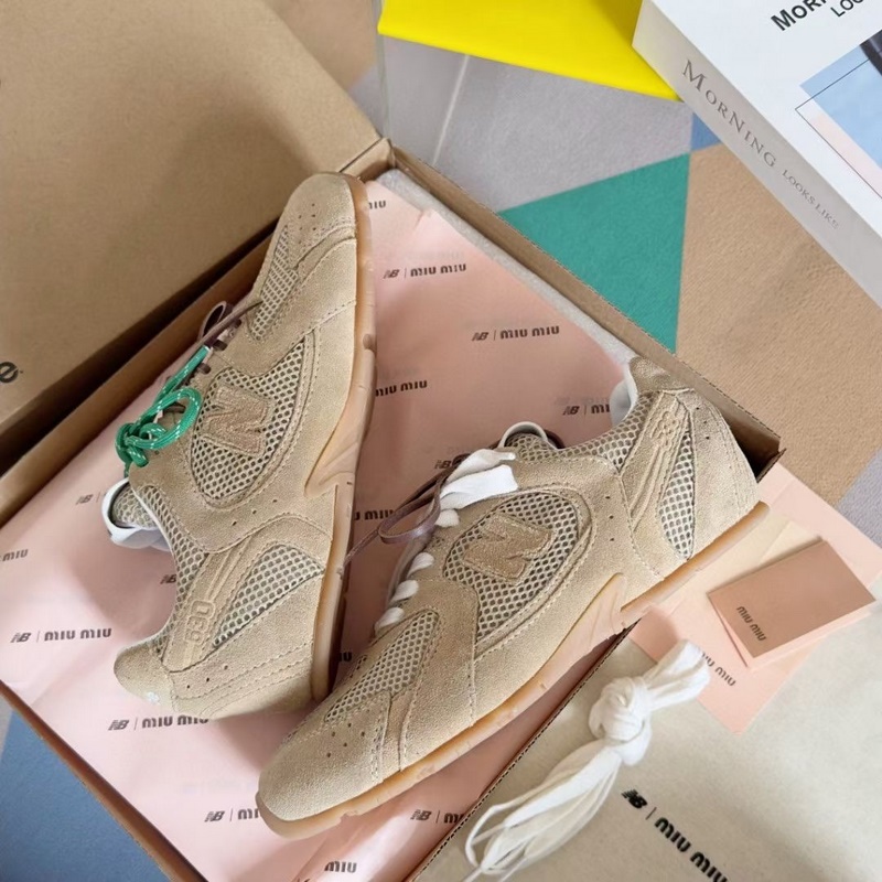 Miumiu x New Balance 聯(lián)名款NB運(yùn)動(dòng)鞋女 Miu Miu 繆