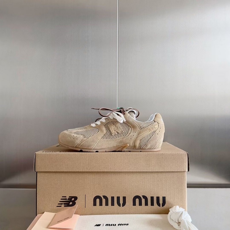 Miumiu x New Balance 聯(lián)名款NB運(yùn)動(dòng)鞋女 Miu Miu 繆