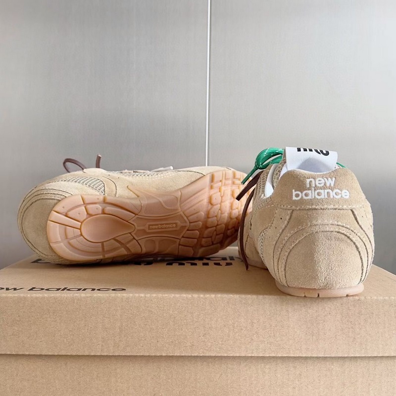 Miumiu x New Balance 聯(lián)名款NB運(yùn)動(dòng)鞋女 Miu Miu 繆