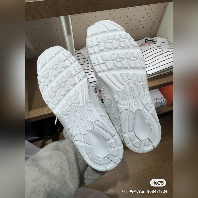 超火爆 超絕 情侶款 繆繆miumiu+new balance新百倫聯名款 20