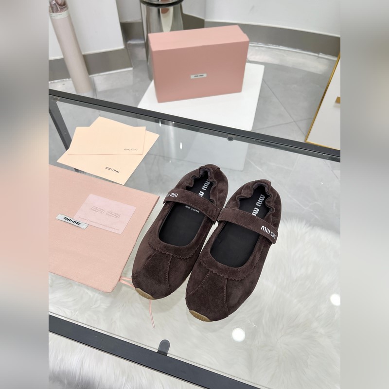 2026 春 miumiu同款芭蕾舞鞋 舒適和顔值并存，滿滿的優雅感~ 面料：進