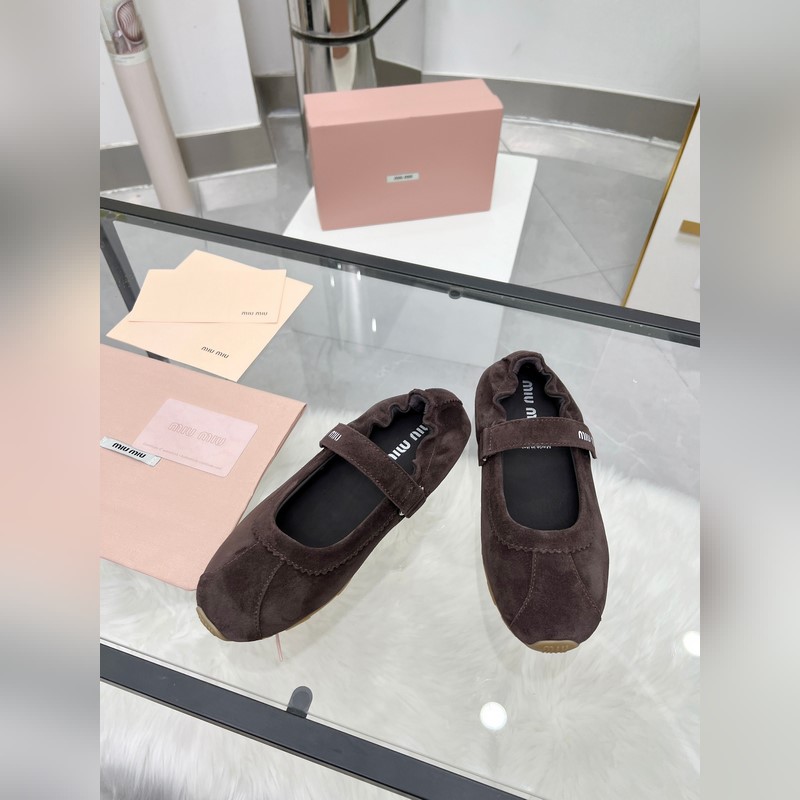 2026 春 miumiu同款芭蕾舞鞋 舒適和顔值并存，滿滿的優雅感~ 面料：進