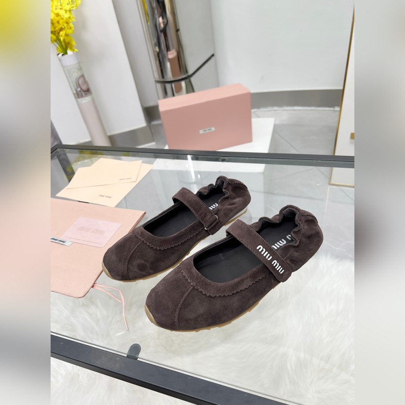 2026 春 miumiu同款芭蕾舞鞋 舒適和顔值并存，滿滿的優雅感~ 面料：進