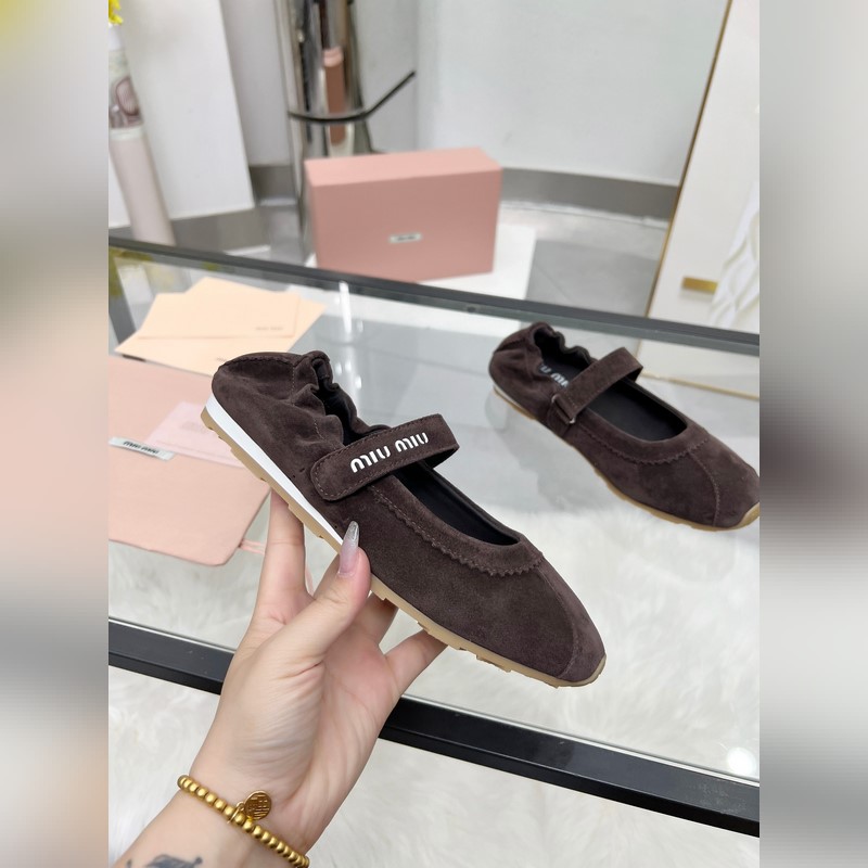 2026 春 miumiu同款芭蕾舞鞋 舒適和顔值并存，滿滿的優雅感~ 面料：進
