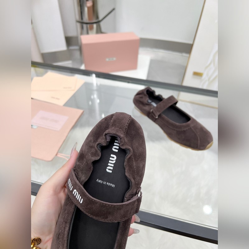 2026 春 miumiu同款芭蕾舞鞋 舒適和顔值并存，滿滿的優雅感~ 面料：進