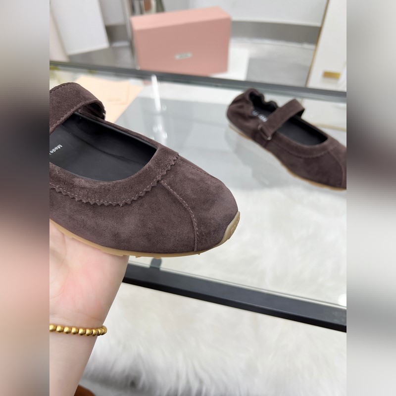 2026 春 miumiu同款芭蕾舞鞋 舒適和顔值并存，滿滿的優雅感~ 面料：進