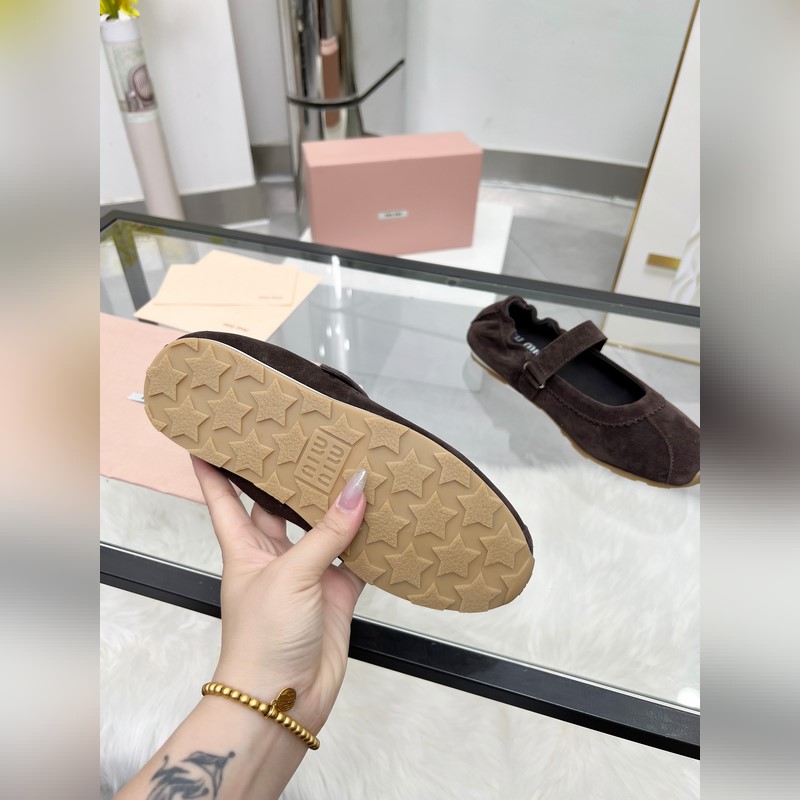 2026 春 miumiu同款芭蕾舞鞋 舒適和顔值并存，滿滿的優雅感~ 面料：進