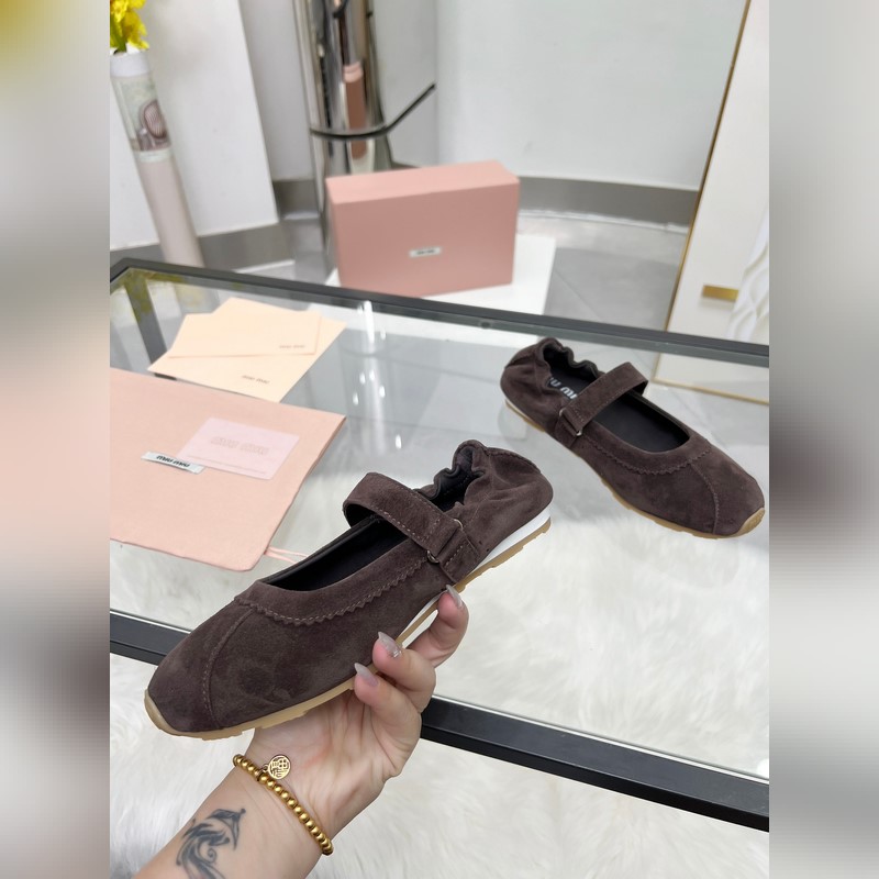 2026 春 miumiu同款芭蕾舞鞋 舒適和顔值并存，滿滿的優雅感~ 面料：進