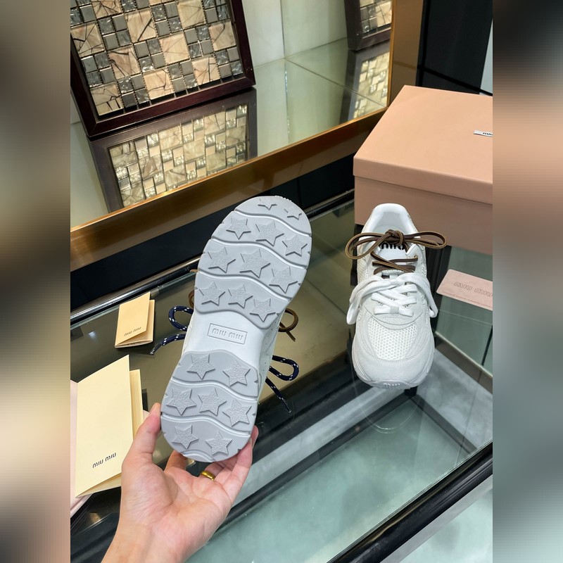 MiuMiu*繆繆miu家2026運(yùn)動(dòng)休閑鞋 這款系帶休閑運(yùn)動(dòng)鞋妥妥的美式休閑風(fēng)