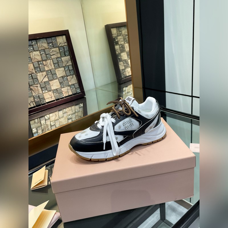 MiuMiu*繆繆miu家2026運(yùn)動休閑鞋 這款系帶休閑運(yùn)動鞋妥妥的美式休閑風(fēng)