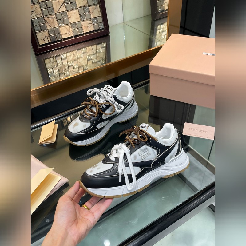 MiuMiu*繆繆miu家2026運(yùn)動休閑鞋 這款系帶休閑運(yùn)動鞋妥妥的美式休閑風(fēng)