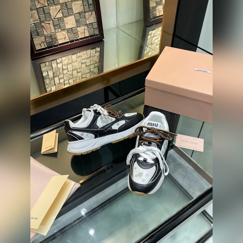 MiuMiu*繆繆miu家2026運(yùn)動休閑鞋 這款系帶休閑運(yùn)動鞋妥妥的美式休閑風(fēng)