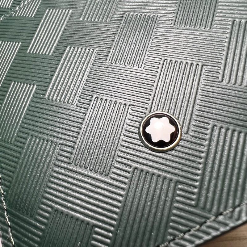 MONTBLANC全新萬寶龍風(fēng)尚3.0系列8卡位 瓦松綠 型號：MB198085