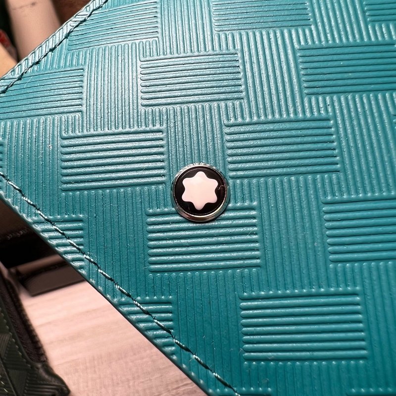 MONTBLANC全新萬寶龍風(fēng)尚3.0系列8卡位 松花藍 型號：MB131737