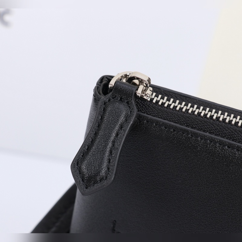 MONTBL NC萬寶龍軟皮系列手拿包經(jīng)典黑 型號：MB131239# 材質(zhì)：純