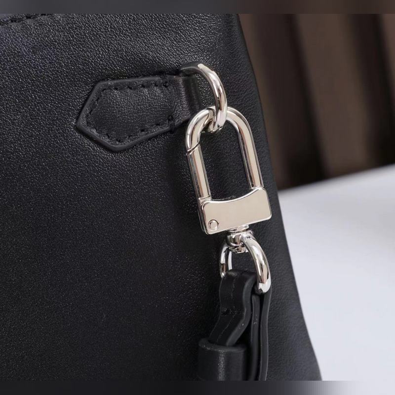 MONTBL NC萬寶龍軟皮系列手拿包經(jīng)典黑 型號：MB131239# 材質(zhì)：純