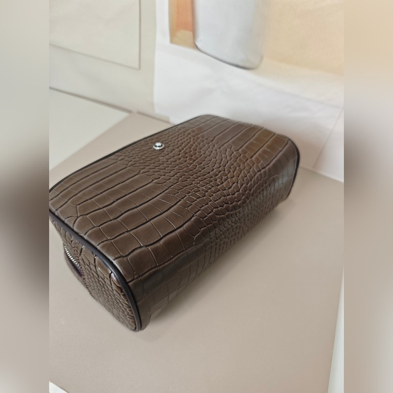 2026最新款式萬寶龍手拿包火爆款大量出貨啦，叫囂專櫃貨 頂級原單貨 紙上談兵吹