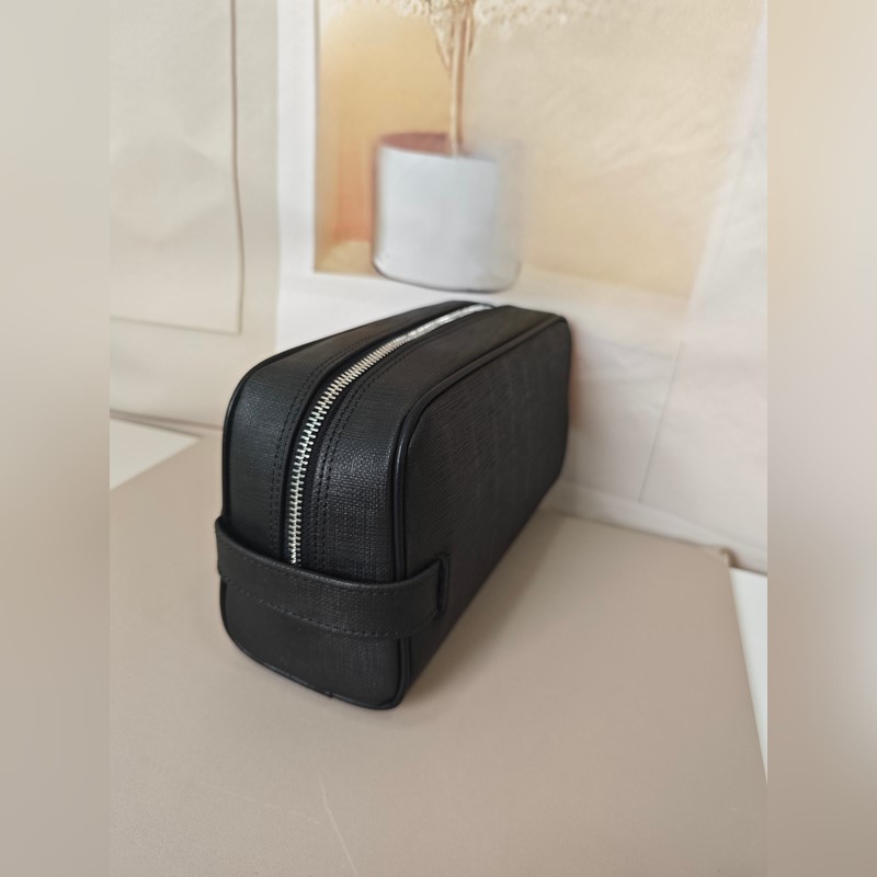 2026最新款式萬寶龍手拿包火爆款大量出貨啦，叫囂專櫃貨 頂級原單貨 紙上談兵吹