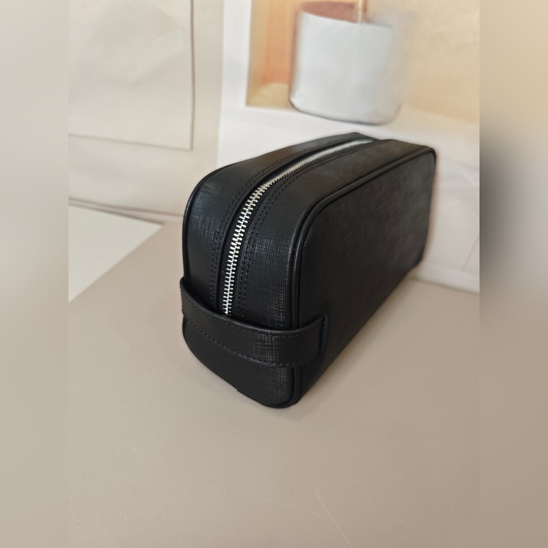 2026最新款式萬寶龍手拿包火爆款大量出貨啦，叫囂專櫃貨 頂級原單貨 紙上談兵吹