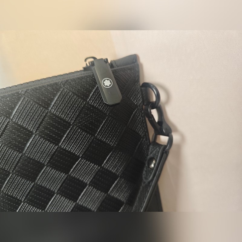 2026頂級專櫃老鼠高端狠貨2026最新火爆款萬寶龍手拿包大量出貨啦，叫囂專櫃貨