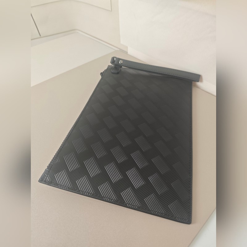 2026頂級專櫃老鼠高端狠貨2026最新火爆款萬寶龍手拿包大量出貨啦，叫囂專櫃貨