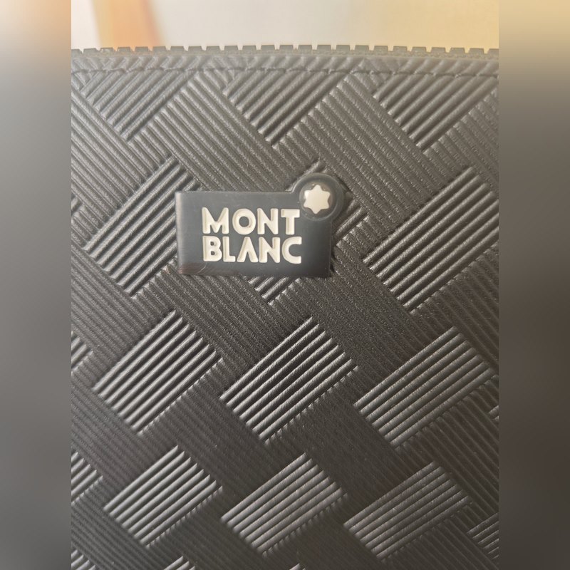 2026頂級專櫃老鼠高端狠貨2026最新火爆款萬寶龍手拿包大量出貨啦，叫囂專櫃貨