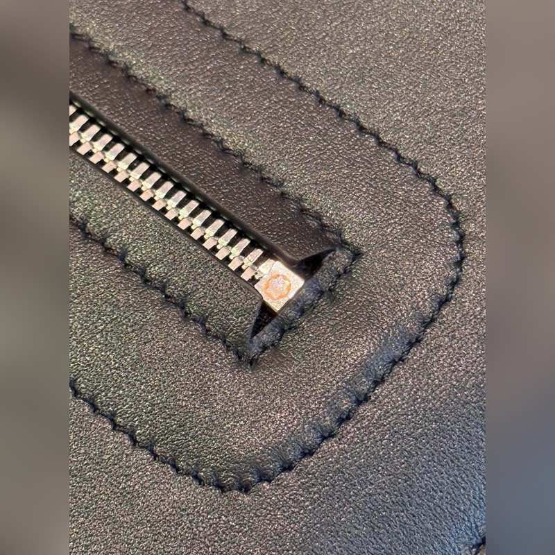 [東莞廠特級]萬寶龍大班軟皮系列牛皮男士超薄版手拿包，經典黑色，這款 軟皮系列手