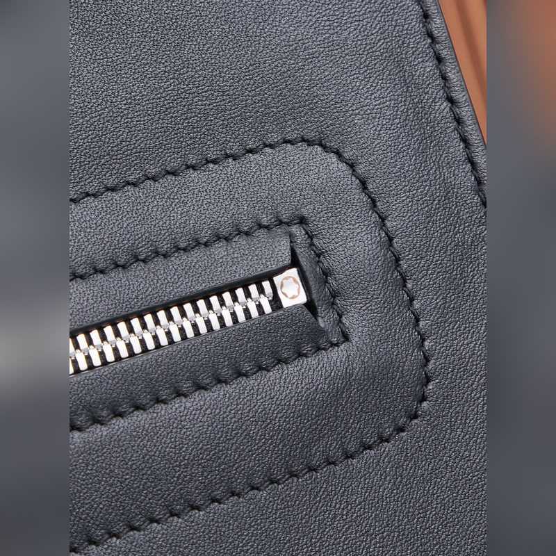 萬(wàn)寶龍大班軟皮系列牛皮男士手拿包，經(jīng)典黑色，型號(hào)：130047 完美細(xì)節(jié) 實(shí)打?qū)?>
						</a>
						</div>
                    <div   id=