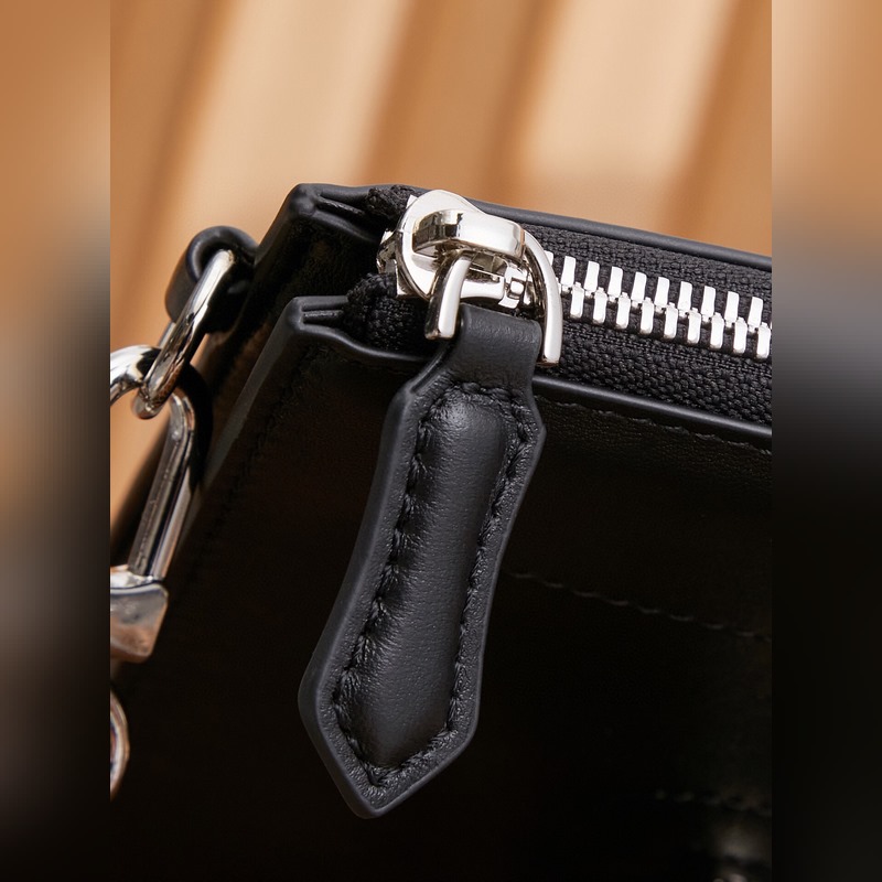 萬(wàn)寶龍大班軟皮系列牛皮男士手拿包，經(jīng)典黑色，型號(hào)：130047 完美細(xì)節(jié) 實(shí)打?qū)?>
						</a>
						</div>
                    <div   id=