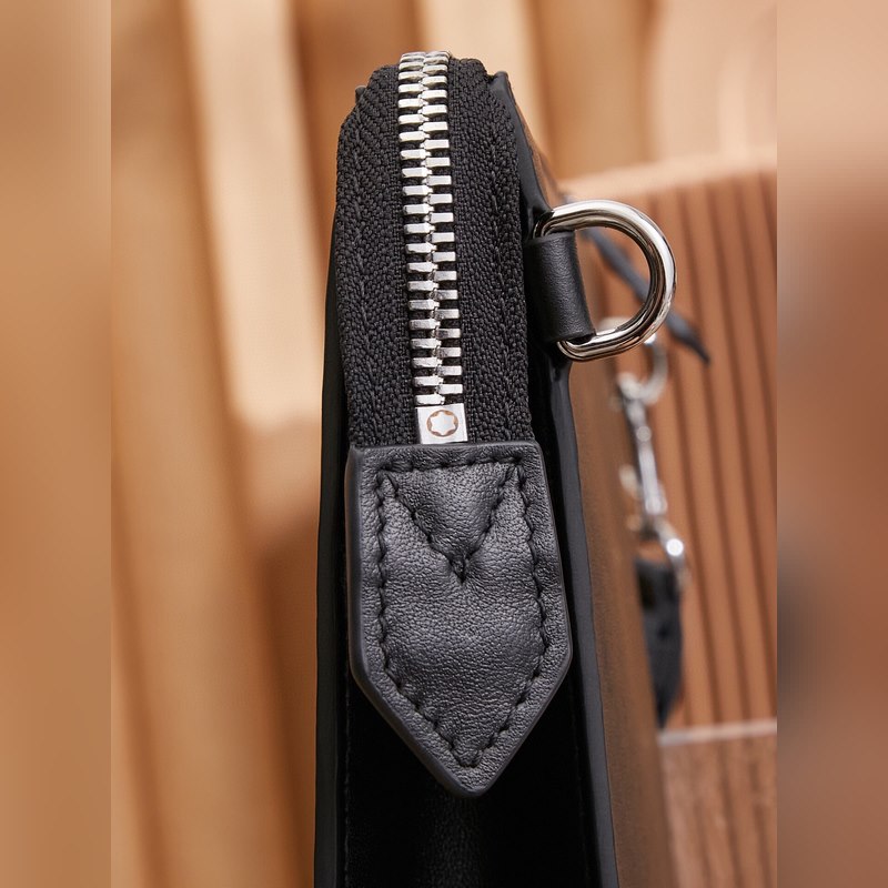 萬(wàn)寶龍大班軟皮系列牛皮男士手拿包，經(jīng)典黑色，型號(hào)：130047 完美細(xì)節(jié) 實(shí)打?qū)?>
						</a>
						</div>
                    <div   id=