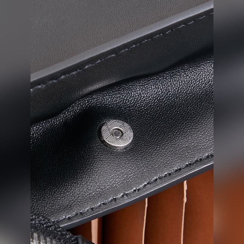 萬(wàn)寶龍大班軟皮系列牛皮男士手拿包，經(jīng)典黑色，型號(hào)：130047 完美細(xì)節(jié) 實(shí)打?qū)?>
						</a>
						</div>
                    <div   id=