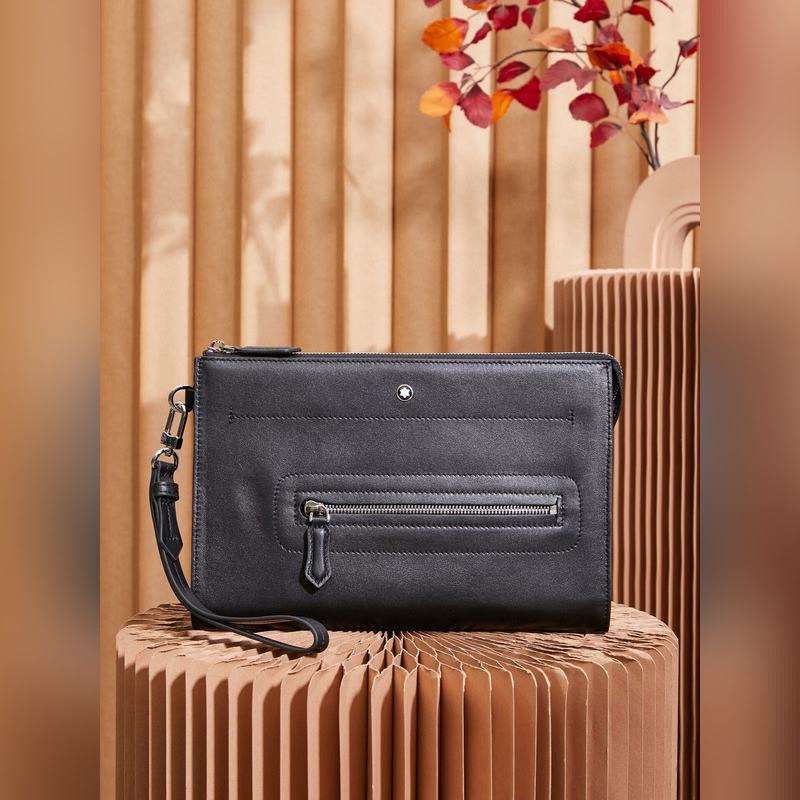 萬寶龍大班軟皮系列牛皮男士手拿包，經典黑色，這款 軟皮系列手拿包以柔軟皮革制作，