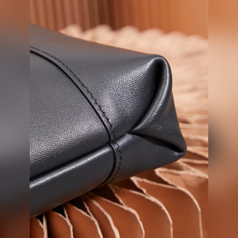 萬寶龍 大班軟皮系列手拿包經典黑 型號131239 完美細節 實打實 打造的精髓