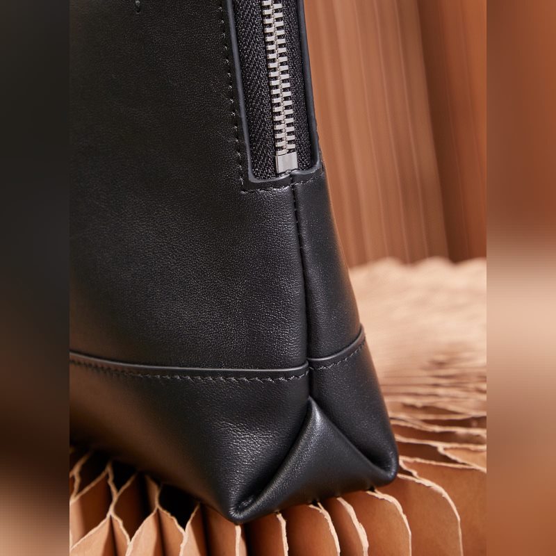 萬寶龍 大班軟皮系列手拿包經典黑 型號131239 完美細節 實打實 打造的精髓