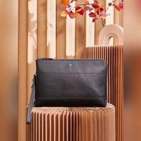 萬寶龍MONTBLANC、大班軟皮系列手拿包經(jīng)典黑、這款 軟皮系列手拿包以柔軟皮