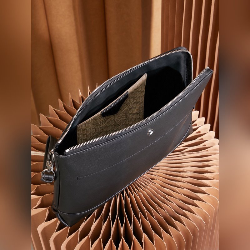 萬(wàn)寶龍MONTBLANC、大班軟皮系列手拿包經(jīng)典黑、這款 軟皮系列手拿包以柔軟皮