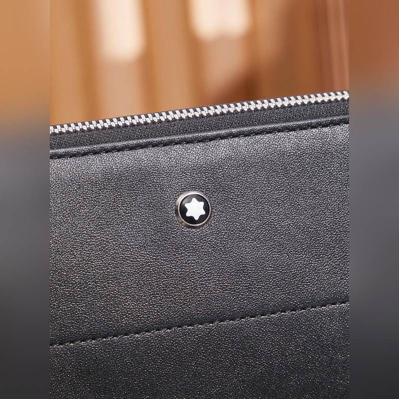 萬(wàn)寶龍MONTBLANC、大班軟皮系列手拿包經(jīng)典黑、這款 軟皮系列手拿包以柔軟皮