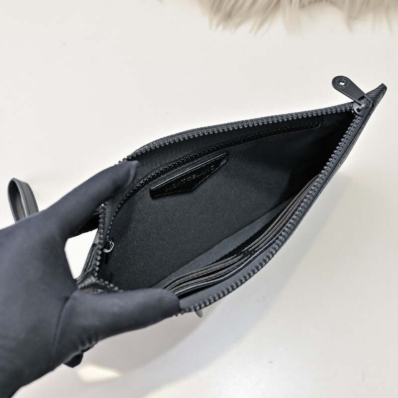 MONT BLANC 萬寶龍-最新款男士手包 采用頭層牛皮 皮質柔軟 手感超贊