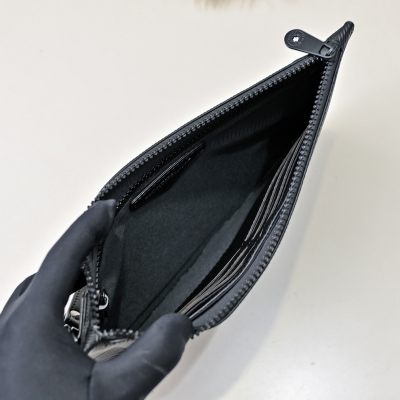 MONT BLANC 萬寶龍-最新款男士手包 采用頭層牛皮 皮質柔軟 手感超贊