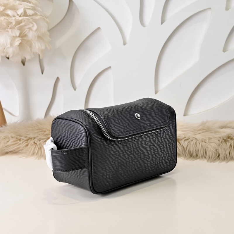 MONT BLANC 萬寶龍-最新款男士手包 采用頭層牛皮 皮質(zhì)柔軟 手感超贊